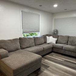 Grey Ashely Sectional