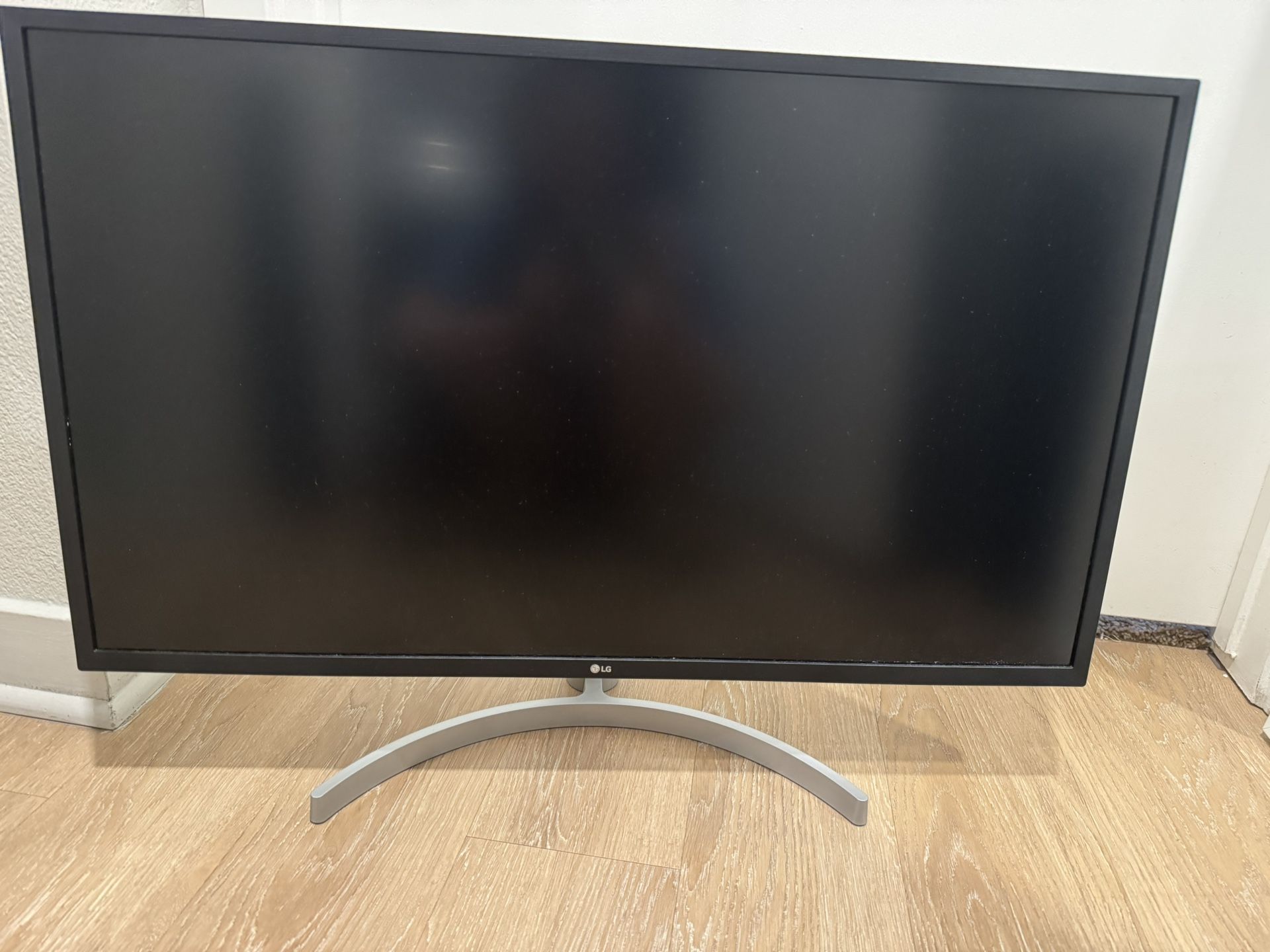 32 inch 4K LG UltraFine Display