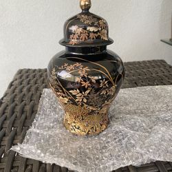 Vintage Japenese Dragonfly And Flower Shibata Ginger Porcelain W/ Lid Black & Gold Chrysanthemum 