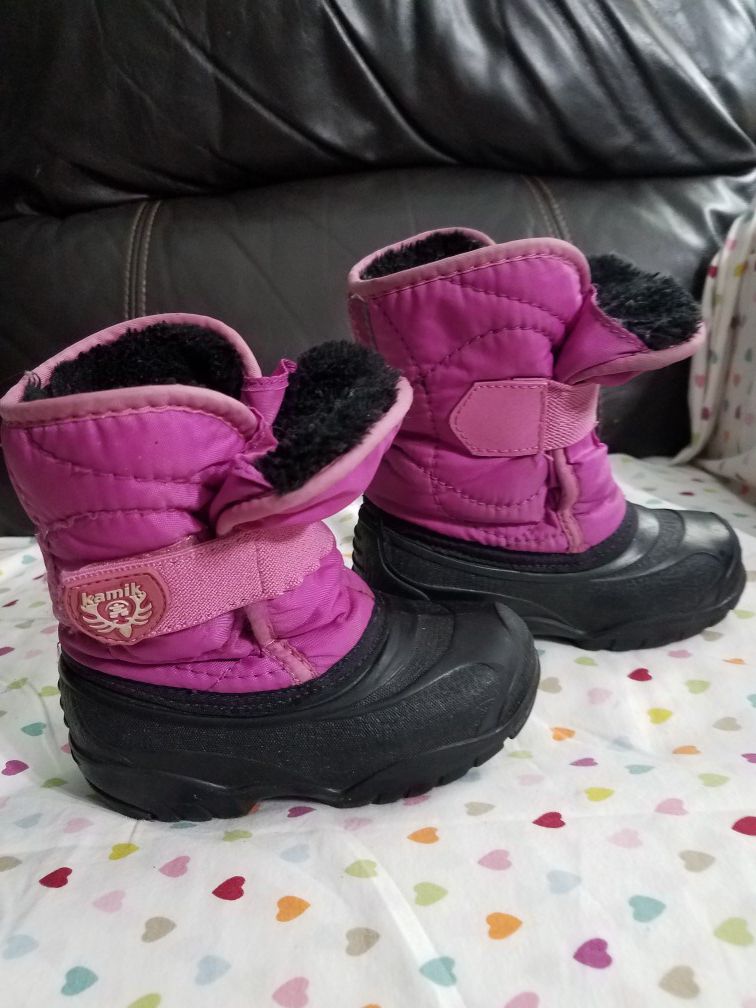 Kamik snow boots for girl size 9