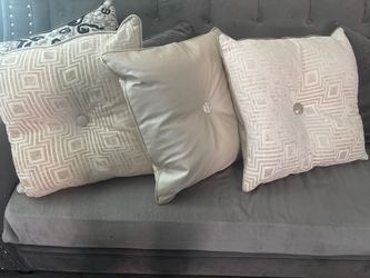 10pillow Versace and I have another two it’s white
