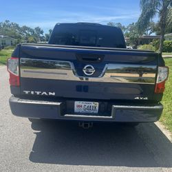 2017 Nissan Titan Platinum Reserve 