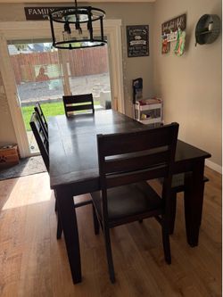 World market dining table