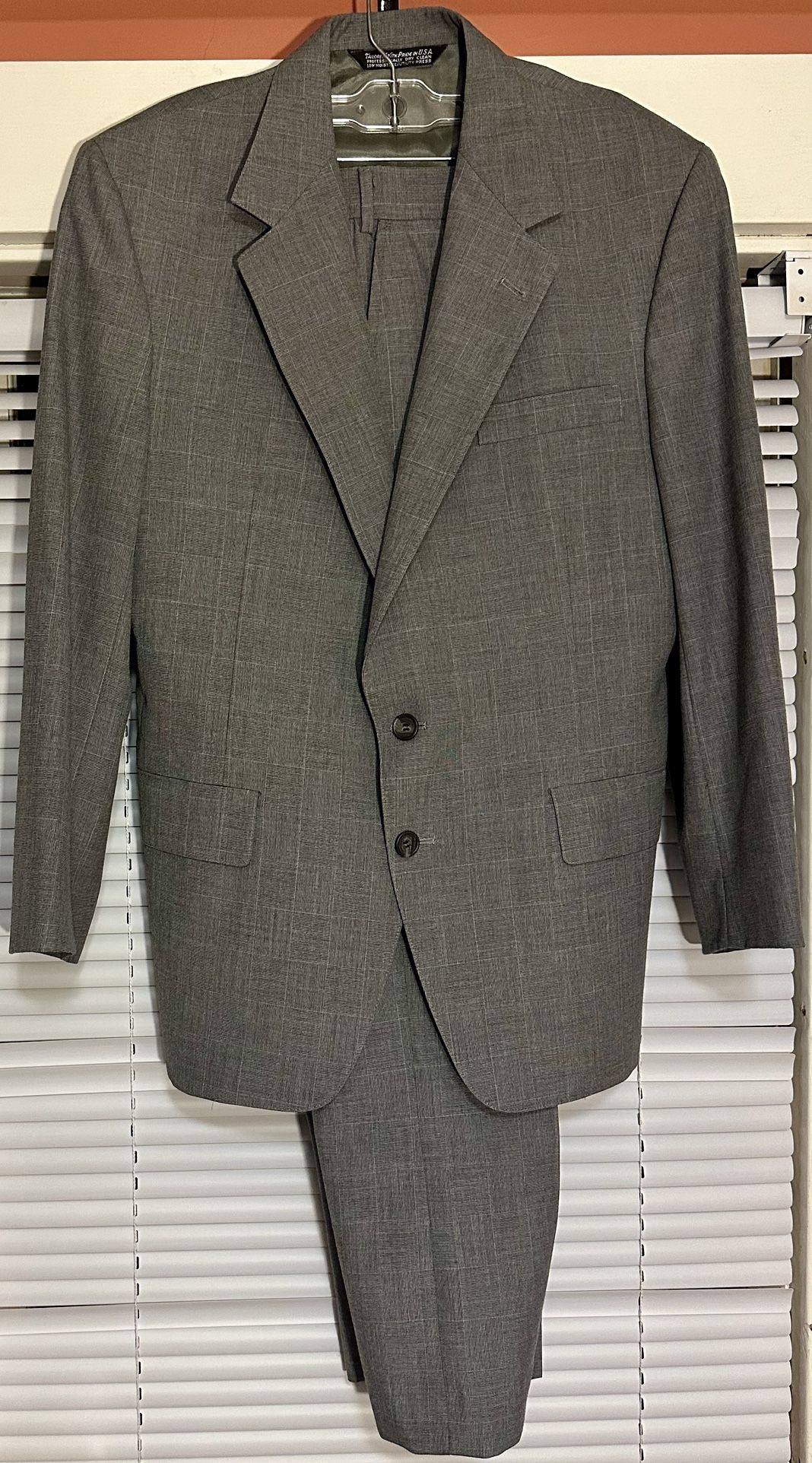 Vintage SAXONY HALL Men’s 2 Piece Suit 40” Gray Weil’s Clothing Store Iowa