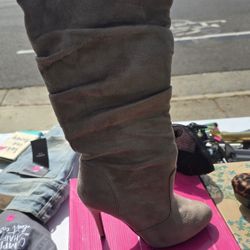 Boots Size 9