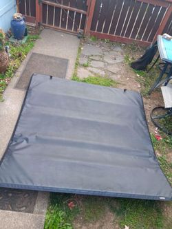 Truck cover