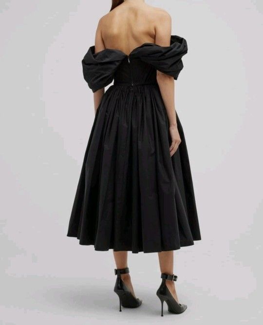 Alexander McQueen 40 S M Black Popeline Off Shoulder Gather Midi Dress $6590 ITALY Goth Pleated Layer