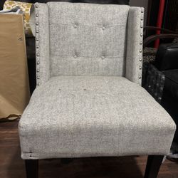 comfortable cushioned chair 