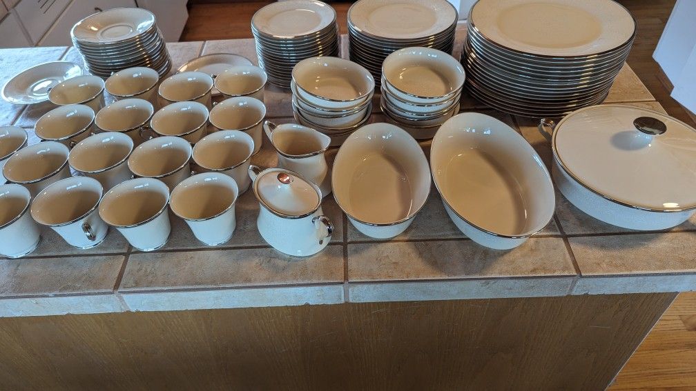 Lenox Moonspun China 98 Piece Set