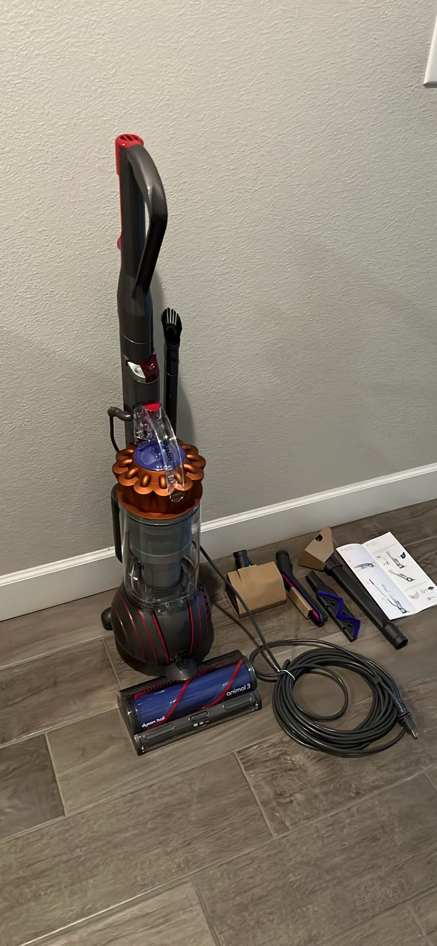 Dyson Floor Vacuum— New!!