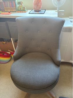 Cute tufted desk chair