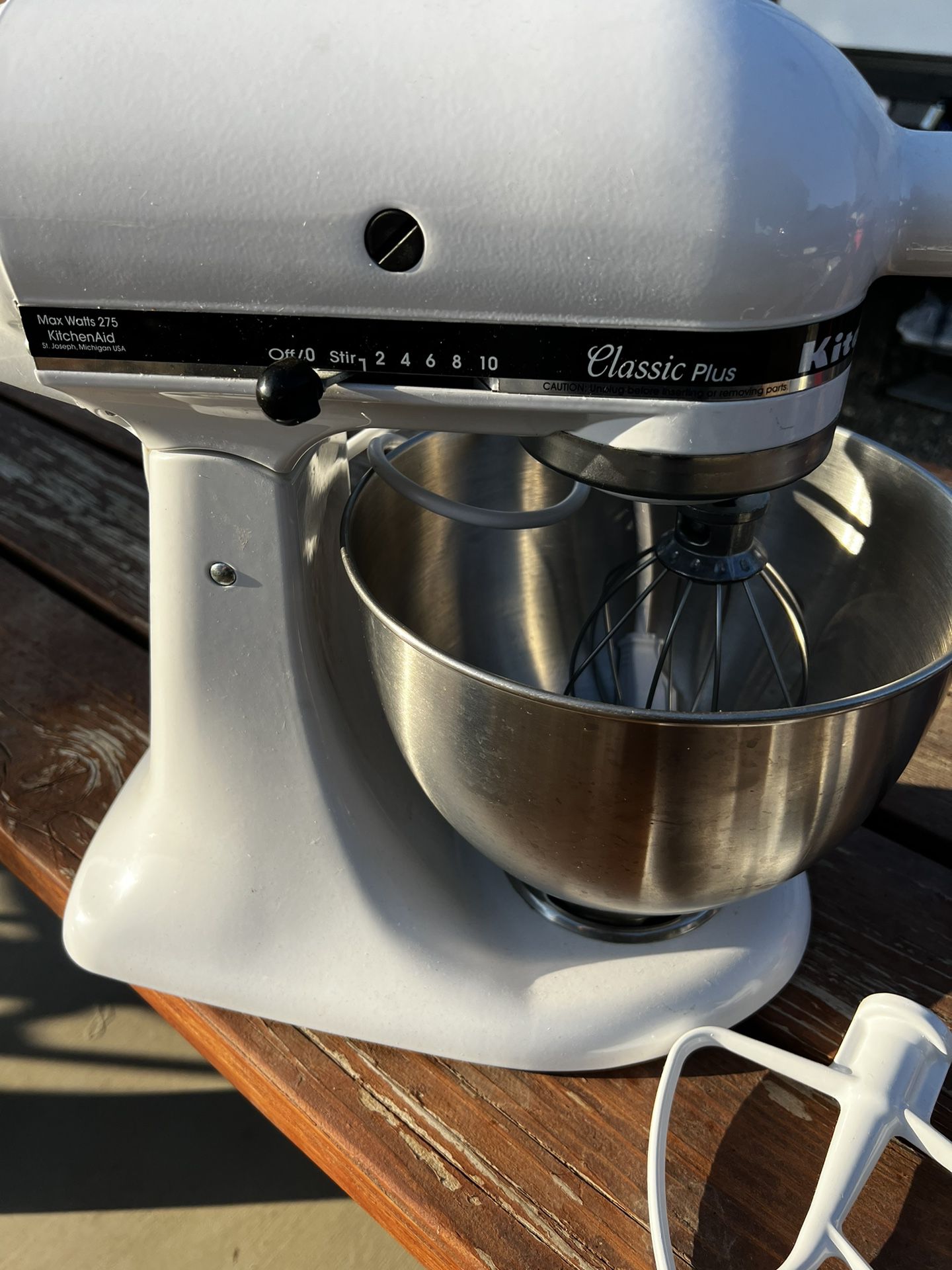 White Kitchen Aid Classic Stand Mixer for Sale in Riverside, CA