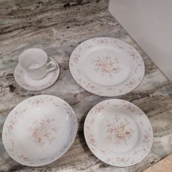 8 Pc CHINA SET.  Silverie China