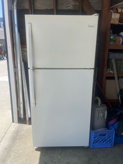 Whirlpool WRT318FZDW01  30-inch Wide Top Freezer Refrigerator - 18 cu. ft. in white