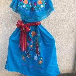 Vestido De Manta Bordado Con La Virgen De Guadalupe