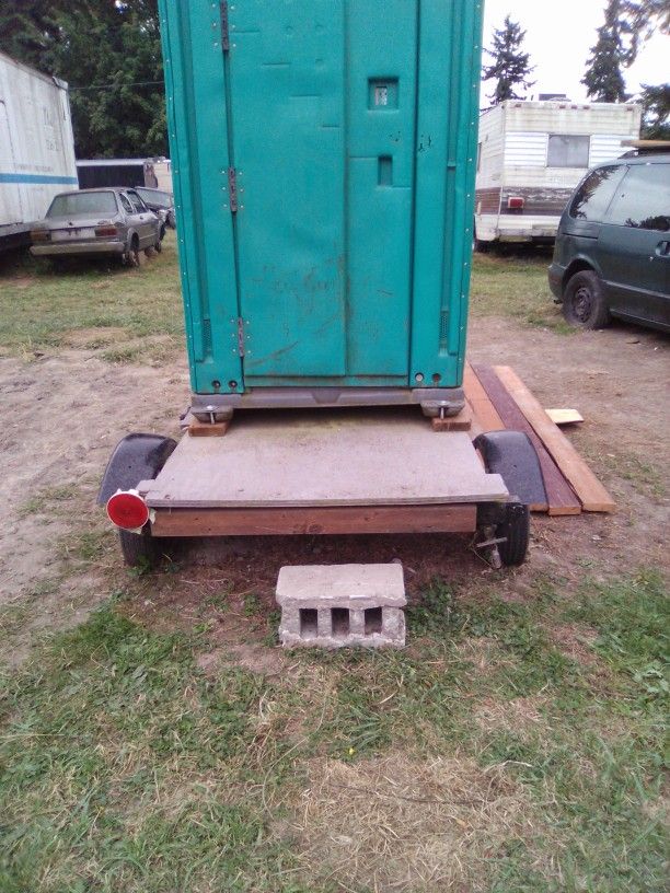 Porta Potty Trailer And Trailer Hitch Tires Are Good It's Got Lights Then Plug Everything's Here