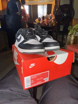 Nike SB Dunk "Panda"  Size 2Y