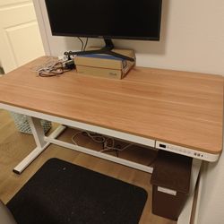 Standing desk. Like new. Self pickup.
