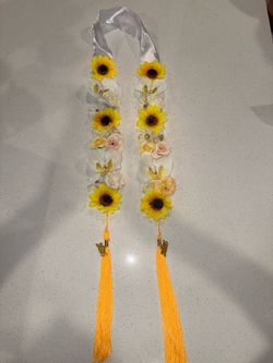 Floral graduation lei