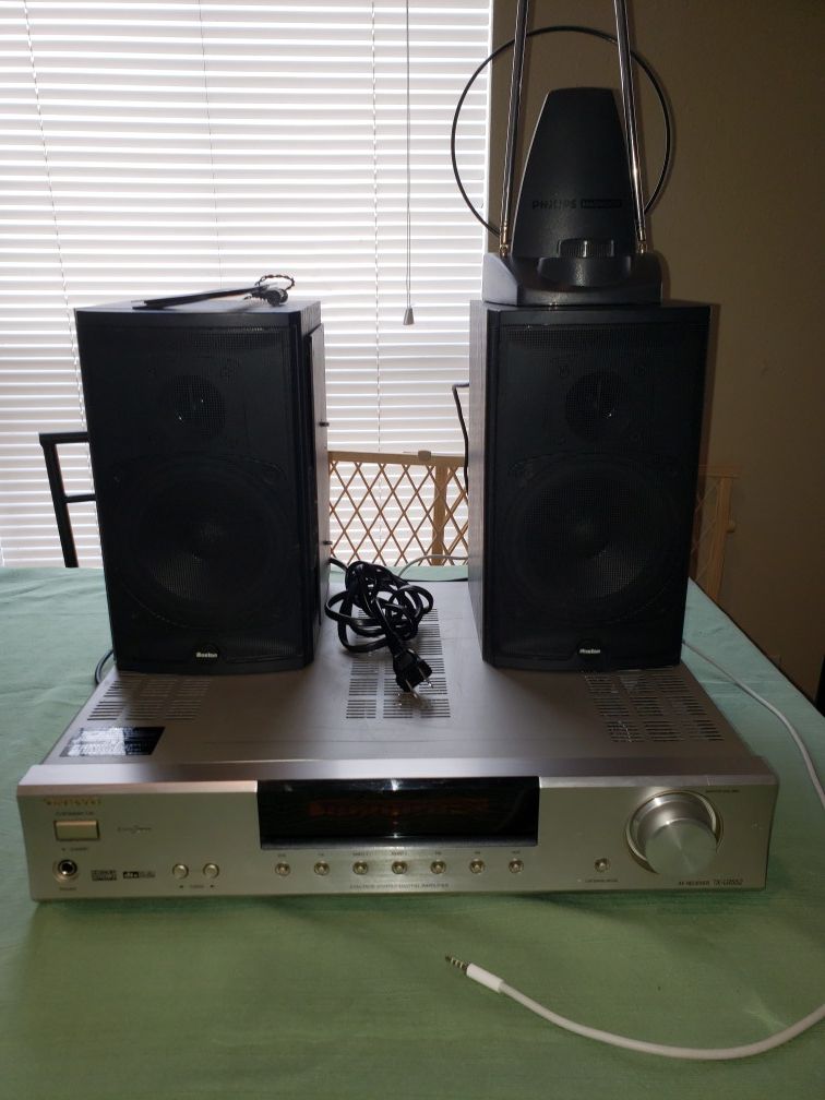 Onkyo receiver w speakers