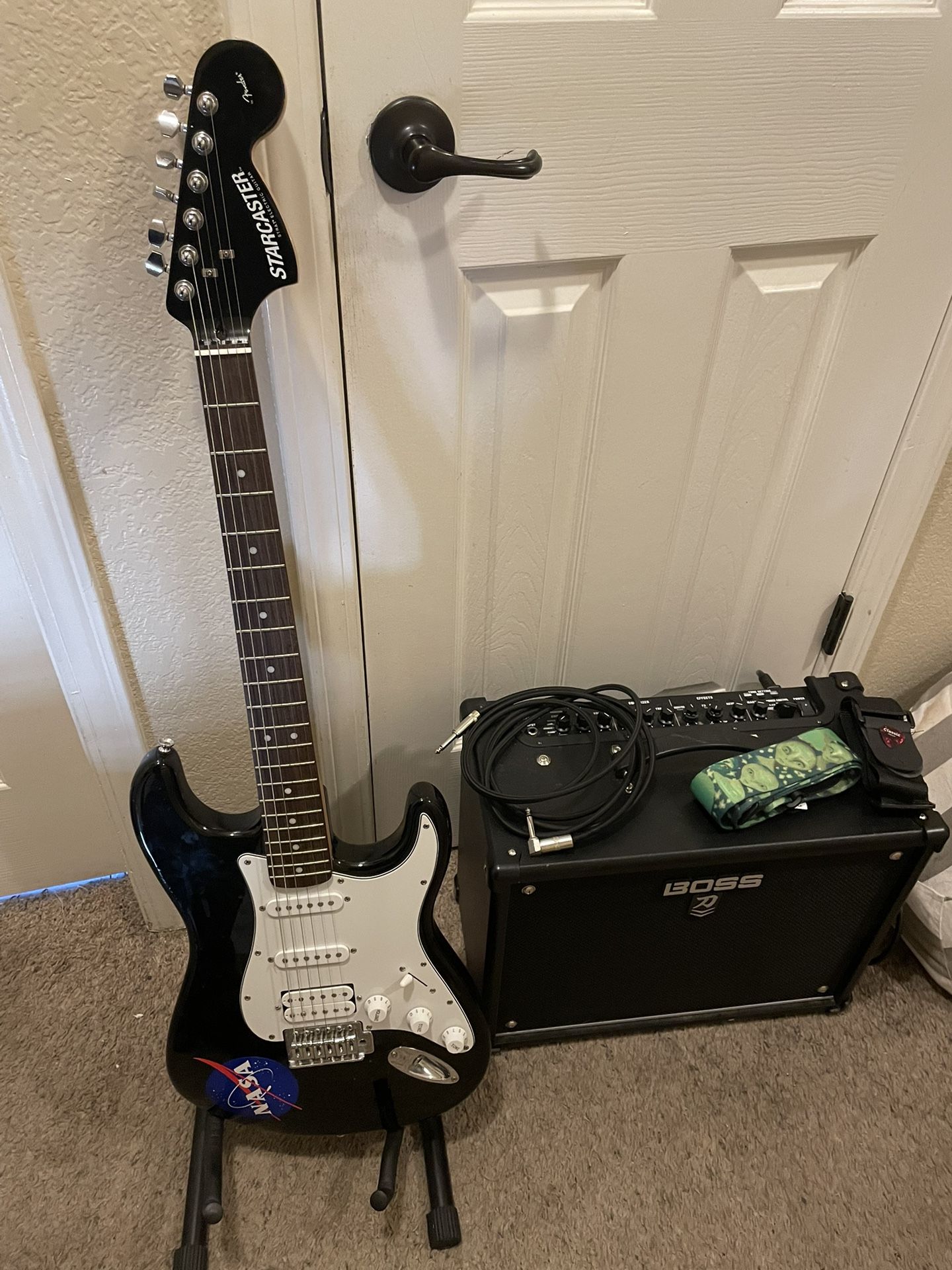 Fender Starcaster + 50w BOSS Katana Amp