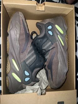 Adidas Yeezy 700 Mauve Sneakers