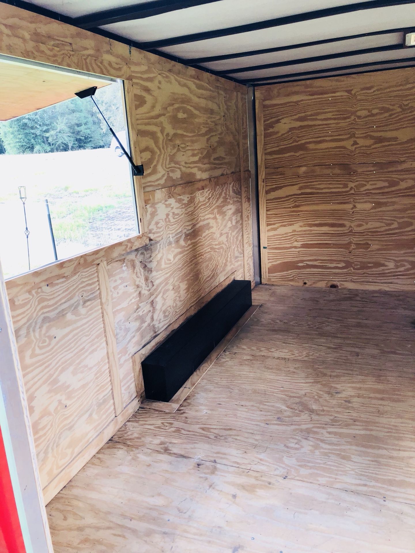 2013 Husky cargo concession trailer