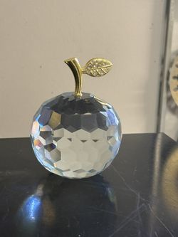 Beautiful Heavy Crystal Apple! 4” NEW
