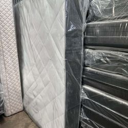 NEW King Hybrid mattress Free Boxspring