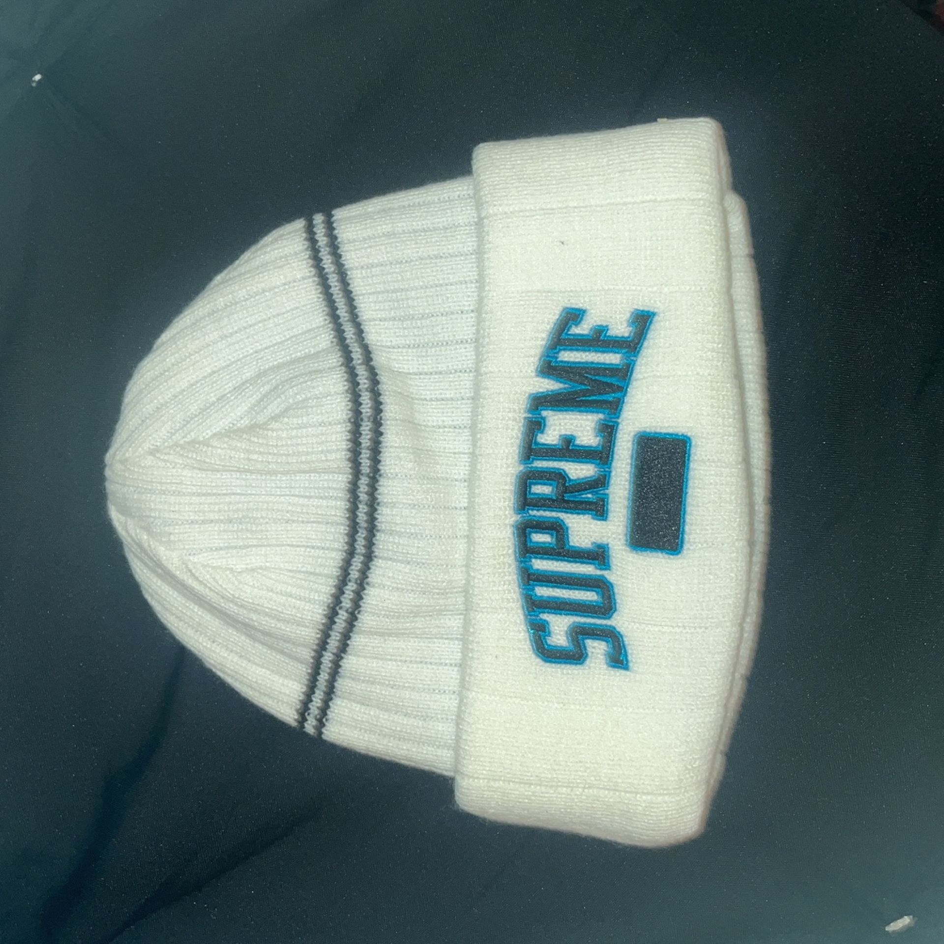 SUPREME Fleece Beanie
