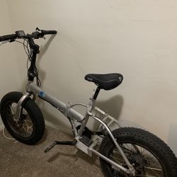 Custom made Full Size Adult Foldable Electric Bike  In Nice Condition  Just Needs New Battery And Charger 