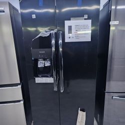 NEW SIDE BY SIDE REFRIGERATOR  WITH ICE MAKER 1 YEAR WARRANTY/1AÑO DE GARANTIA POR ESCRITO 