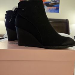 Booties Wedge, Size 8, Black 