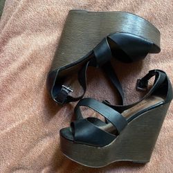 Size 8 Black Wedge Shoe