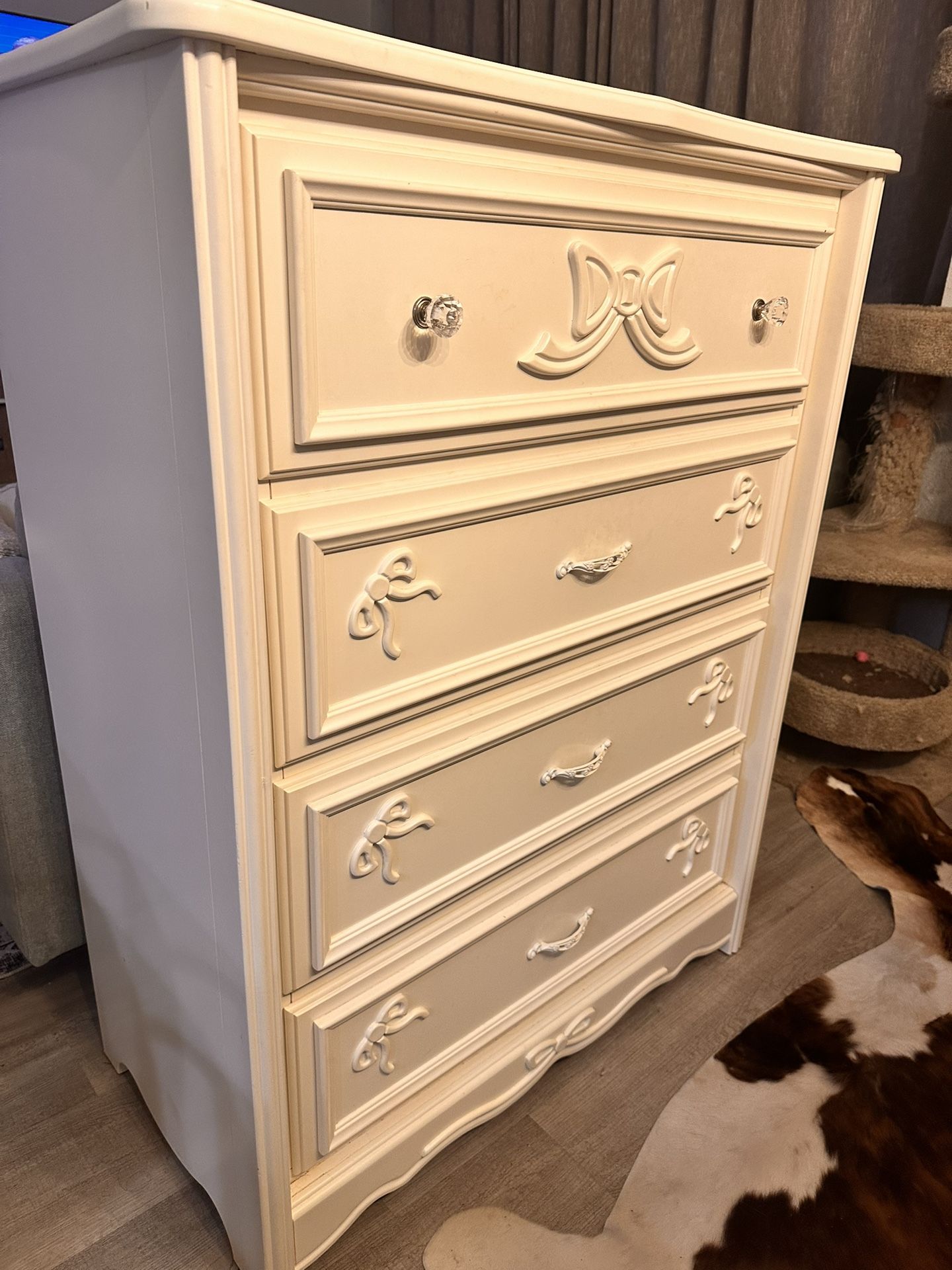 disney princess enchanted dresser A dream come true! The Disney Princess Collection, on sale now during the Kids December Super Sale. #roomstogo #roomstogokids #disneyprincess