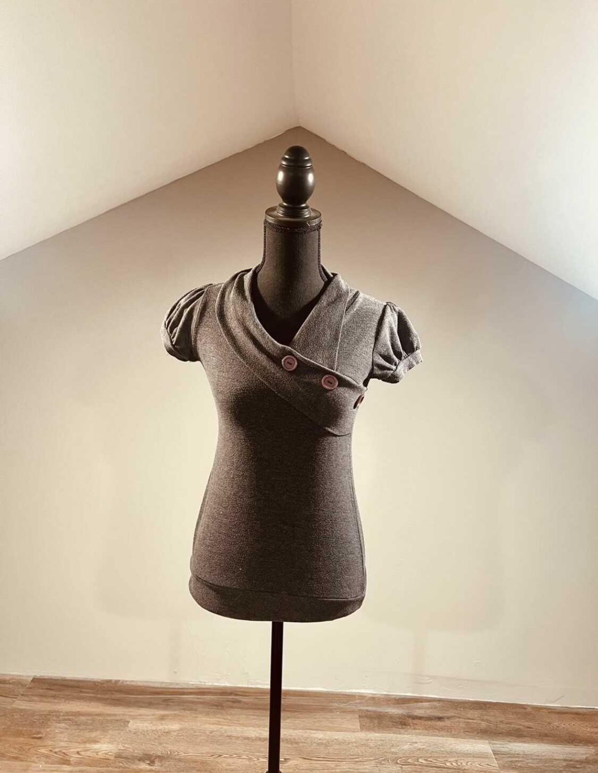 Small Gray Short Sleeve Knit Top With Button Design