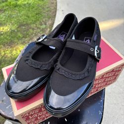 VANS “In The Shadows” Black Mary Jane 