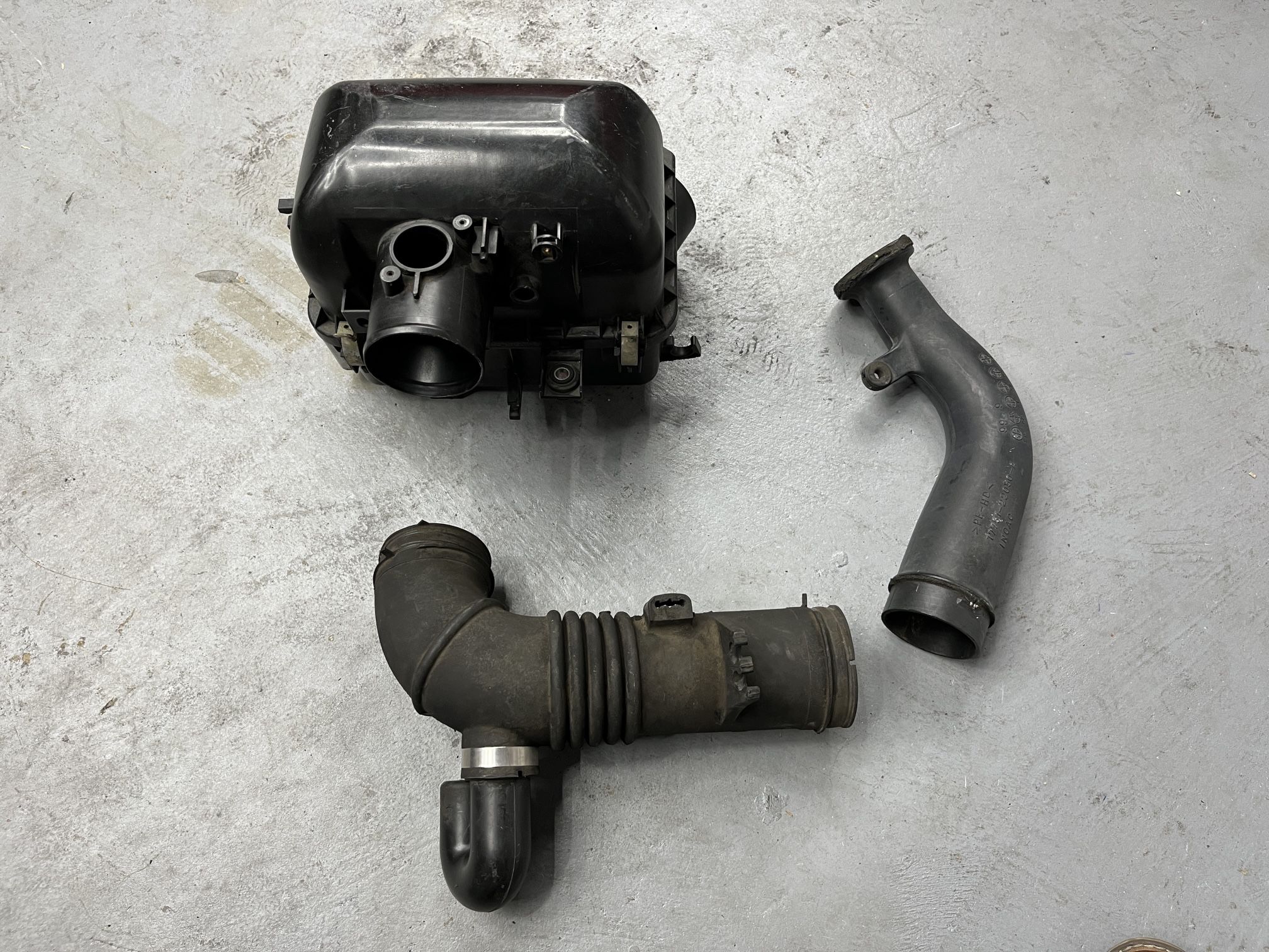 MR2 Spyder Stock Airbox Intake Arm Hose Assembly OEM Filter Denso Cold Air 1zz Toyota MR-S