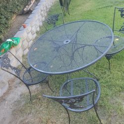 Iron Patio Table and 4 Chairs