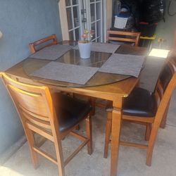 Comedor de 4 sillas.