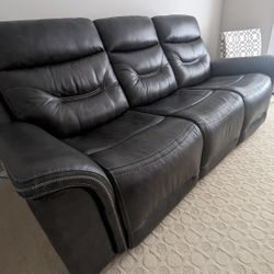 (3-Seat) Leather Power Recliner Couch with USB!