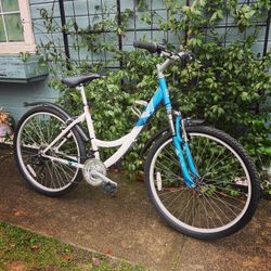 DIAMONDBACK SERENE ALL TERRAIN BIKE 26” Wheels 