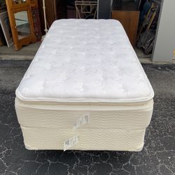 Twin Size Bed (Complete)