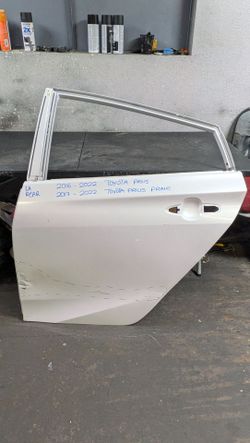 2016-2017-2018-2019-2021-2022 TOYOTA PRIUS/ PRIUS PRIME REAR LEFT DOOR OEM USED #11127