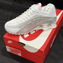  Nike Shox R4 women’s size 7.5