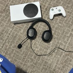 Xbox Series S, With Razor Headset Wired, And Gamesir G7 Se Wired Controller