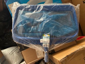 Swimming pool skimmer
