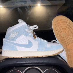 Air Jordan 1 Mid
