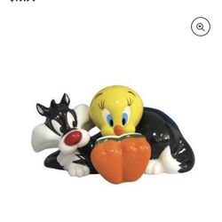 Looney Tunes Tweety  & Sylvester Salt & pepper Shakers 
