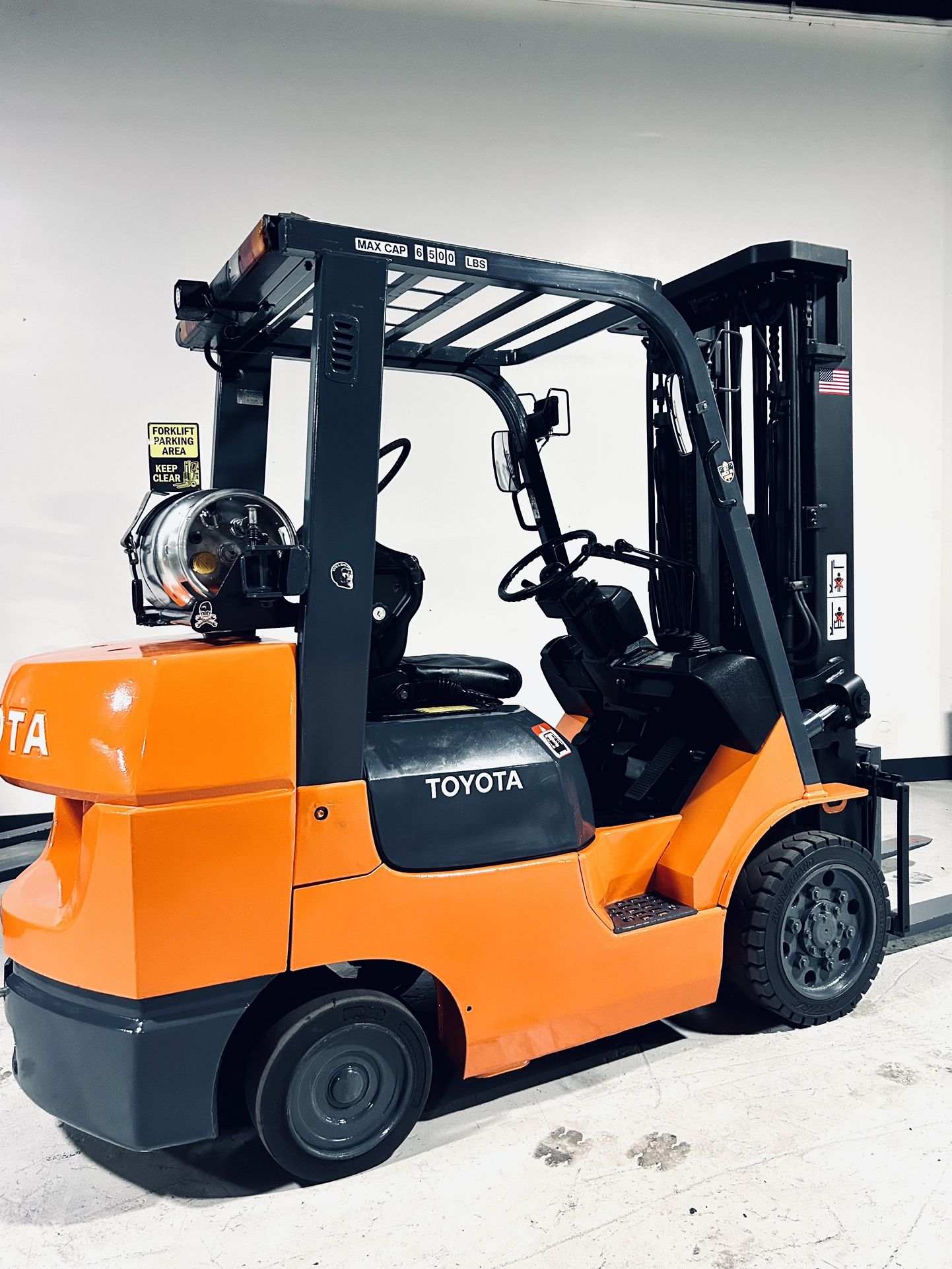 Toyota Forklift. Capacity 6500 Lb. Triple Mast. 4 Hydraulic Lines. Fork Positioner With Side Shift In Option. Propane. No Any Issues, No Any Leaks.